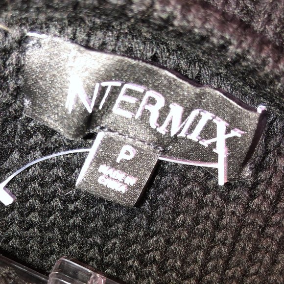 intermix NEW INCREDIBLE CHUNKY cold shoulder S cable knit sweater - Picture 3 of 3